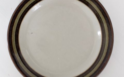 Arabia Anja Jaatinen-Winqvist, Karelia pullalautanen