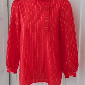 punainen vintage paita