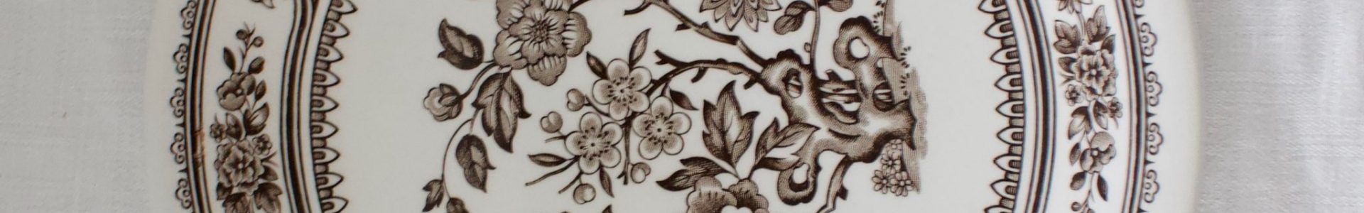 Dorset, englantilainen ruskea kuviollinen lautanen