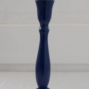 sininen puinen kynttilänjalka