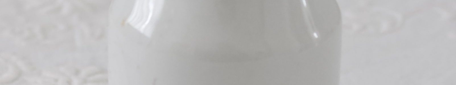 vanha posliini sinappipurkki