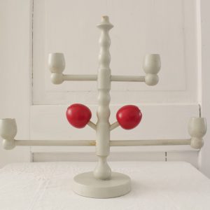 puinen vanha kynttilänjalka