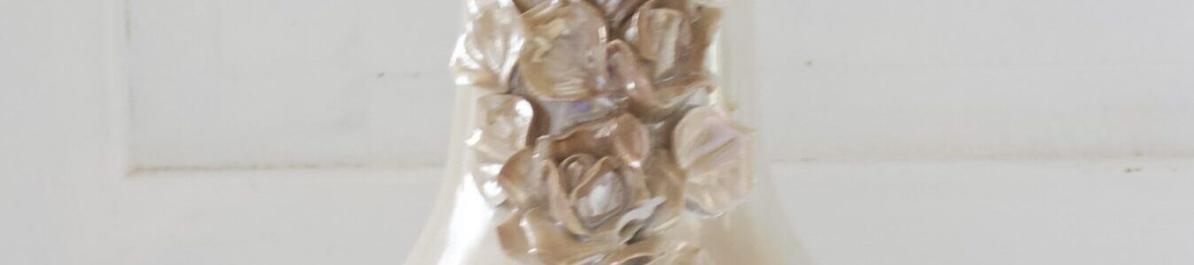 beige vintage maljakko