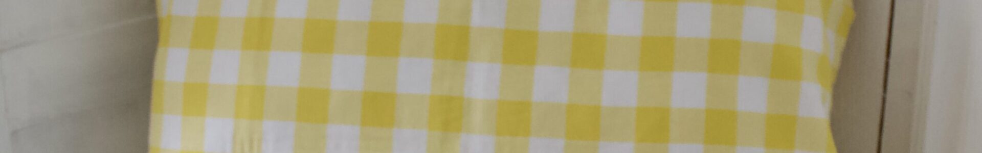 keltaruudullinen vintage tyynyliina