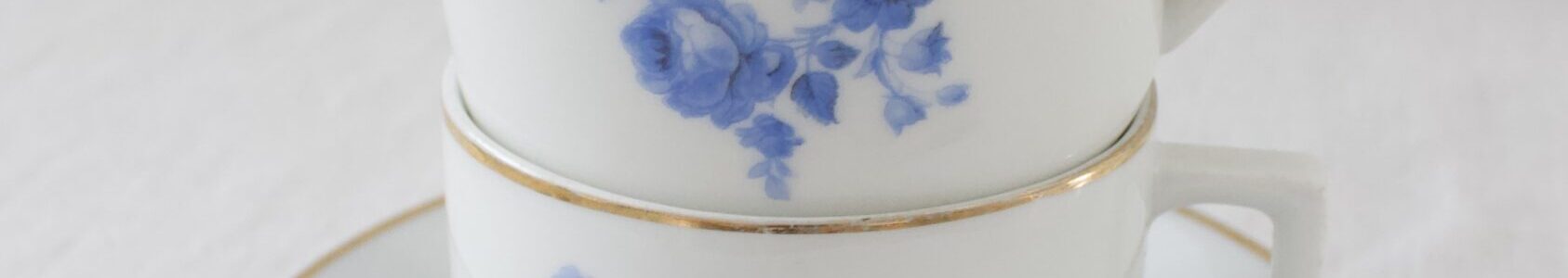 vaaleansininen ruusukukallinen kahvikuppi, Arabia