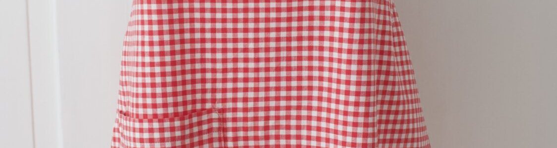 punaruudullinen esiliina