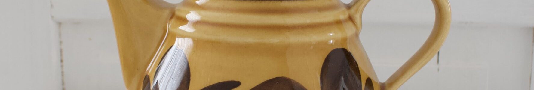 vanha ruskea kahvi-/teekannu, GDR