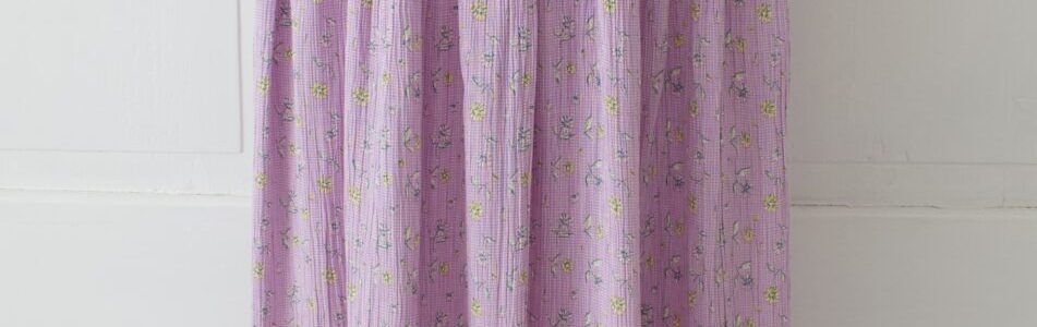 lila pitkä vintage kukkamekko