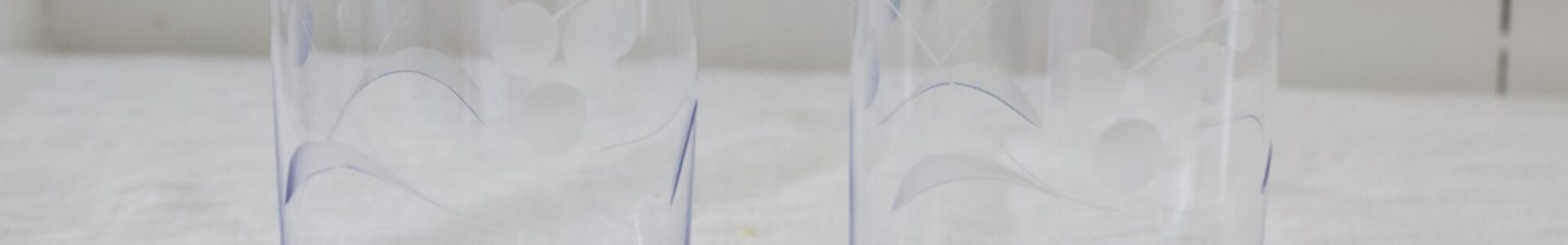 vaaleansininen vanha juomalasi