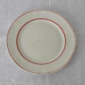 Punaraita pullalautanen, Arabia