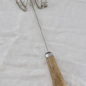 puuvartinen vanha vispilä