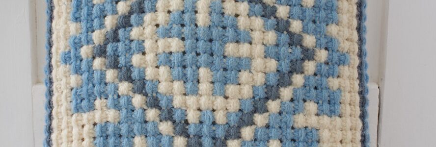 turkoosi ristipistotyyny