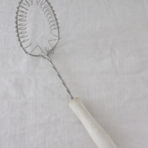 puuvartinen vanha vispilä