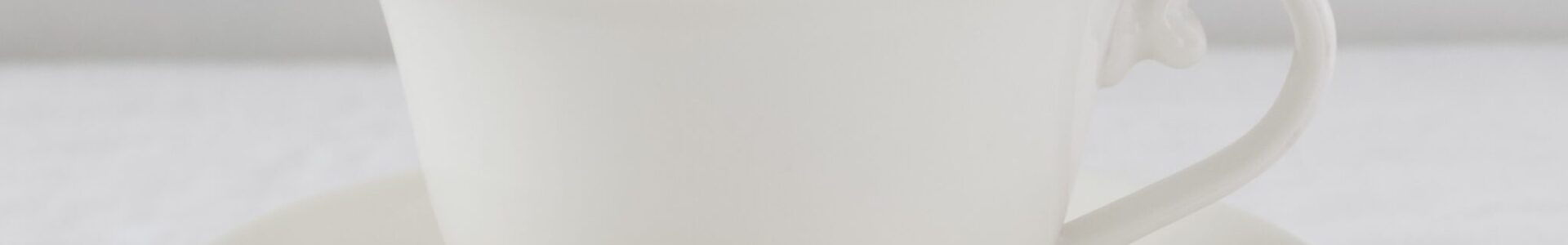 valkoinen kahvikuppi