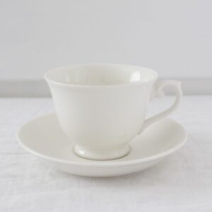 valkoinen kahvikuppi