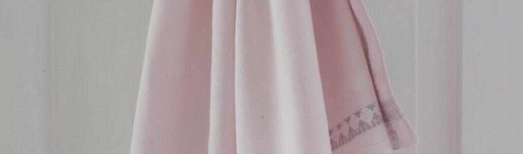 vaaleanpunainen pellavapöytäliina