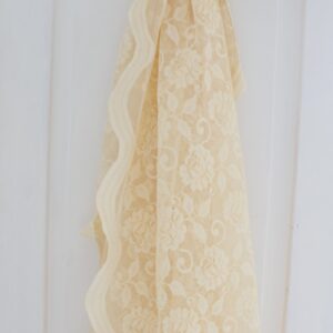 persikan sävyinen pitsiverho