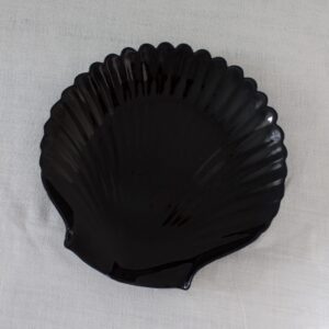 musta simpukka lautanen