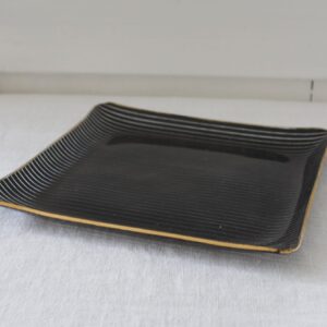 50-luvun musta lasitarjotin