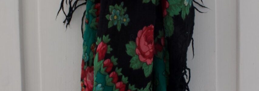 musta maatuska villahuivi