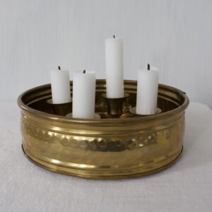 messinkinen kynttilänjalka