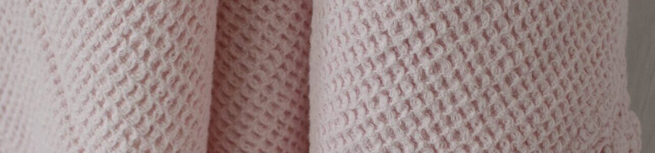 Käsin virkattu pitsi pyyhe