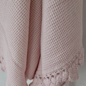 Käsin virkattu pitsi pyyhe