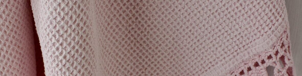Käsin virkattu pitsi pyyhe