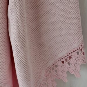 Käsin virkattu pitsi pyyhe
