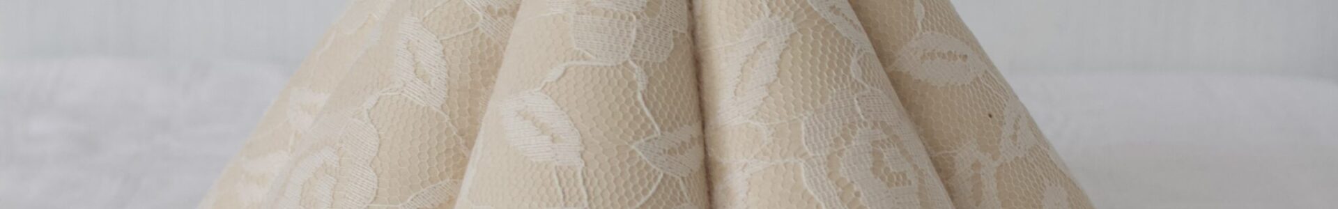 Vaalea lampunvarjostin