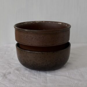 Arabian ruskea kukkaruukku