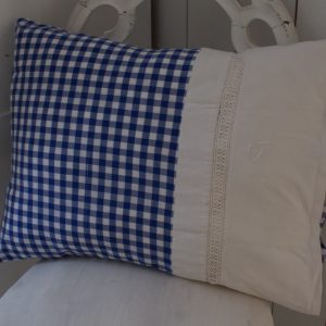 sinivalko ruudullinen vintage tyynyliina