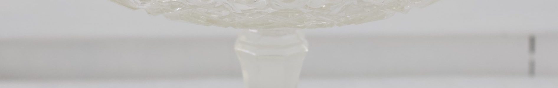 Pieni jalallinen leivos vati