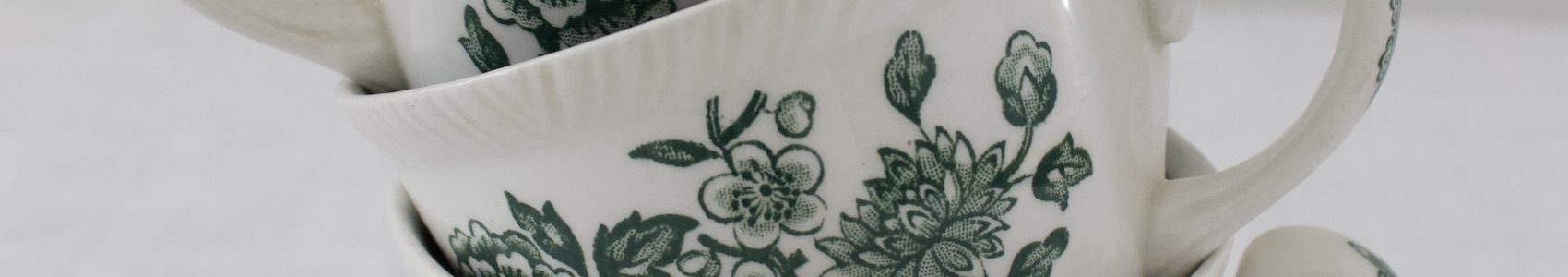 Englantilainen kukallinen vihreä kahvikuppi