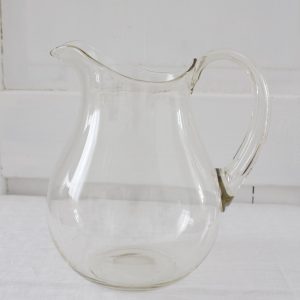 Vanha lasinen vesikannu