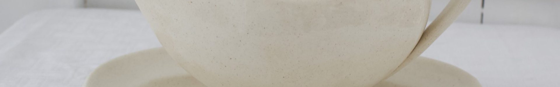 Luonnonvalkoinen kastikekaadin, Arabia