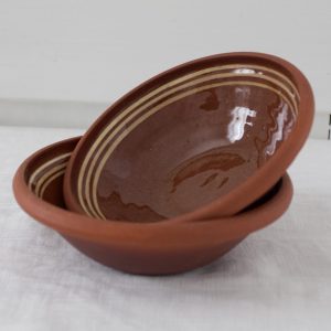 Pieni punasavinen kulho