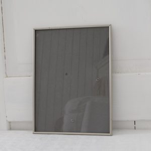 Hopeareunainen kehys