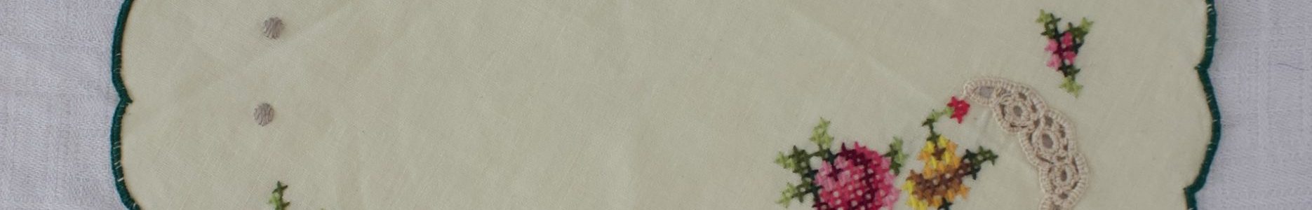 pieni kukallinen pöytäliina