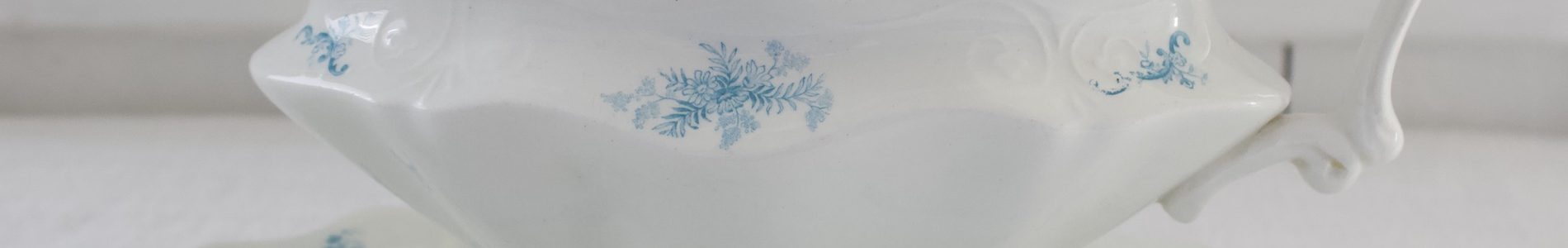 Vanha englantilainen kastikekaadin