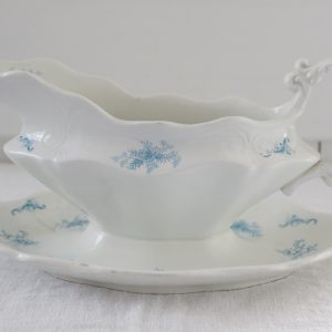 Vanha englantilainen kastikekaadin