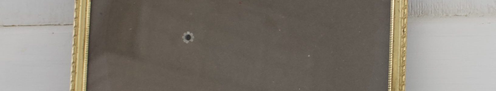 messinkinen valokuvakehys