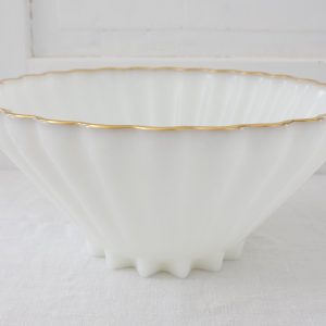 valkoinen vintage kulho