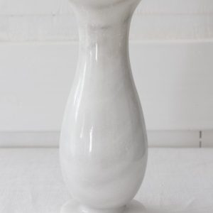 vaaleanharmaa marmori maljakko