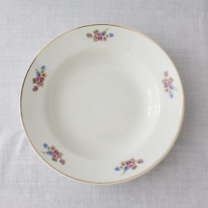 kukallinen vintage syvälautanen