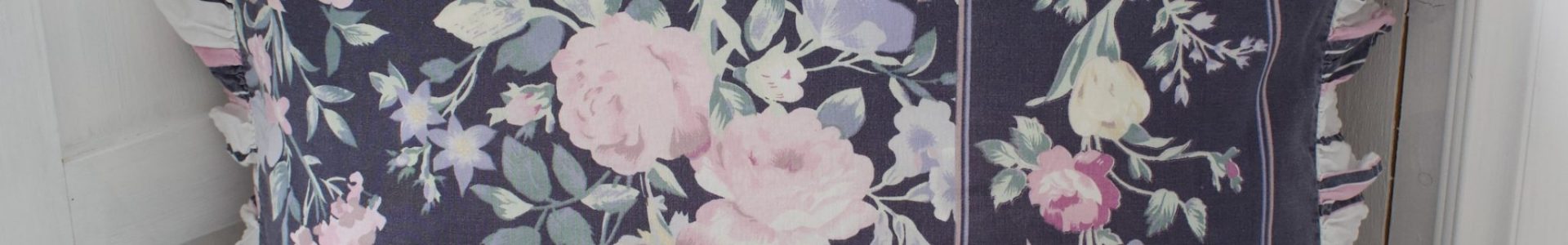 kukallinen rimpsureunainen vintage tyynyliina