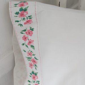 valkoinen vintage tyynyliina