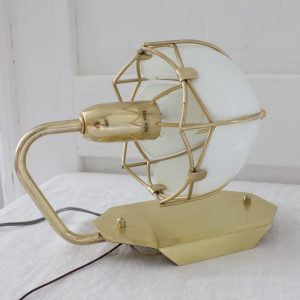 messinkin sävyinen vintage seinävalaisin