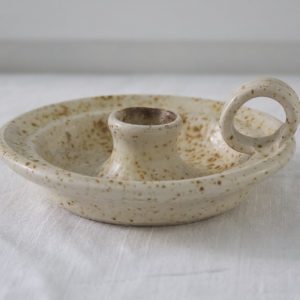 Beige keramiikka kynttilänjalka